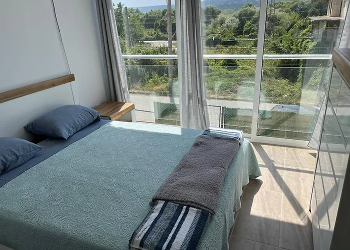 Trinity House * Obrochishte